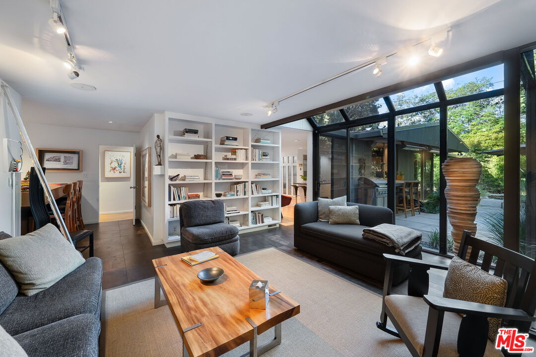 MLS #25588037 image #10