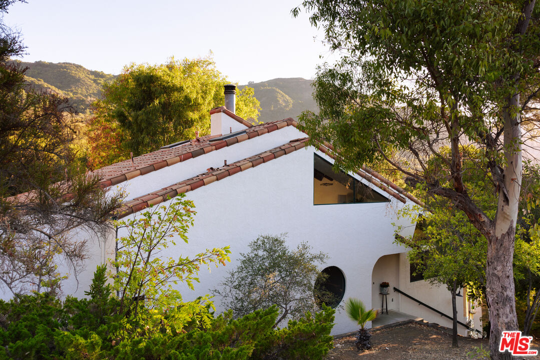 MLS #25588263 image #0