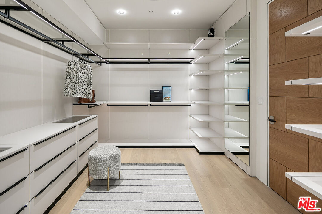 MLS #25588381 image #16