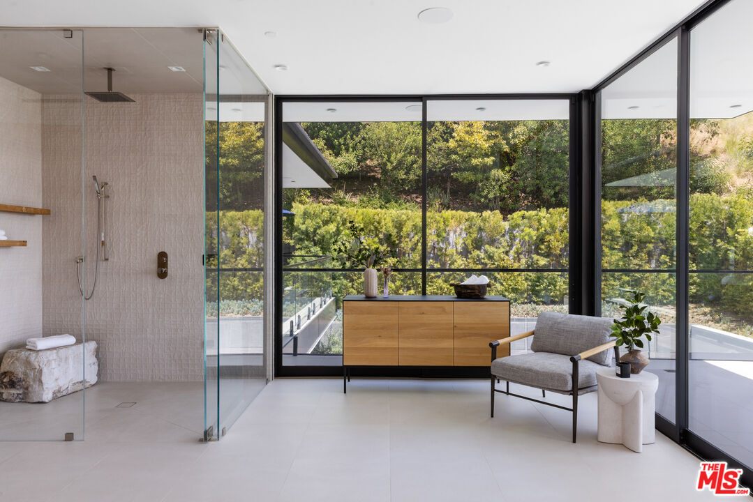 MLS #25588381 image #17