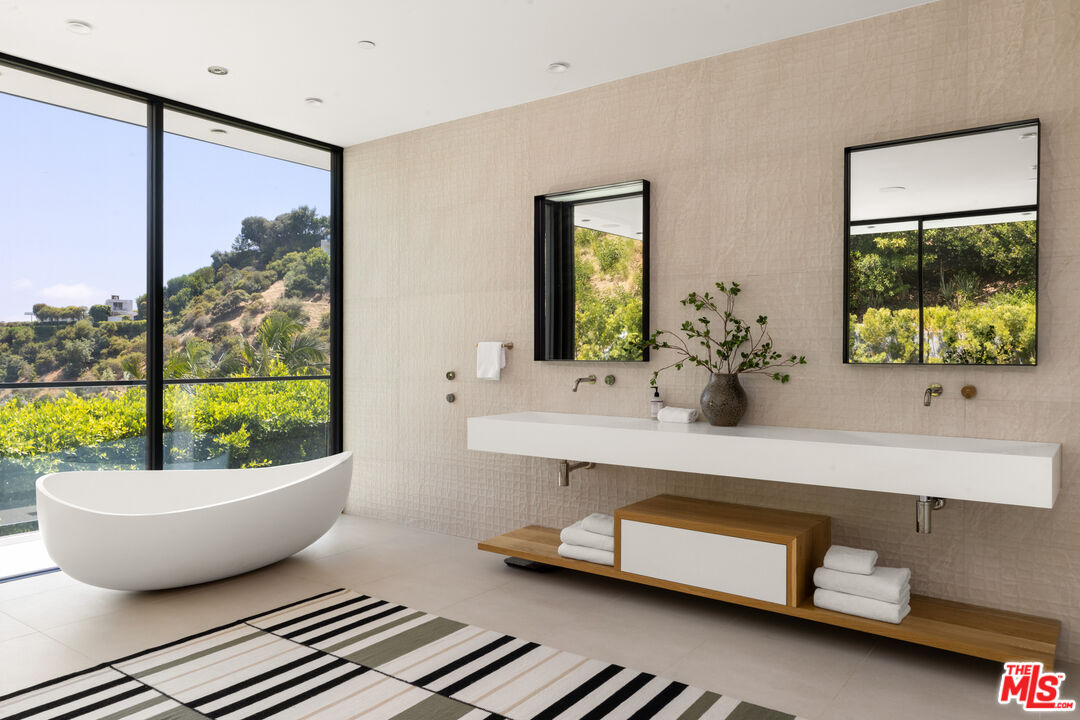 MLS #25588381 image #18