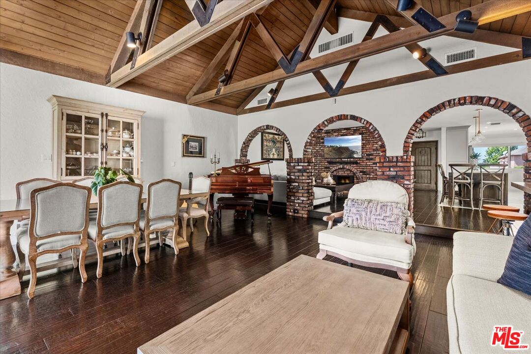 MLS #25588675 image #1