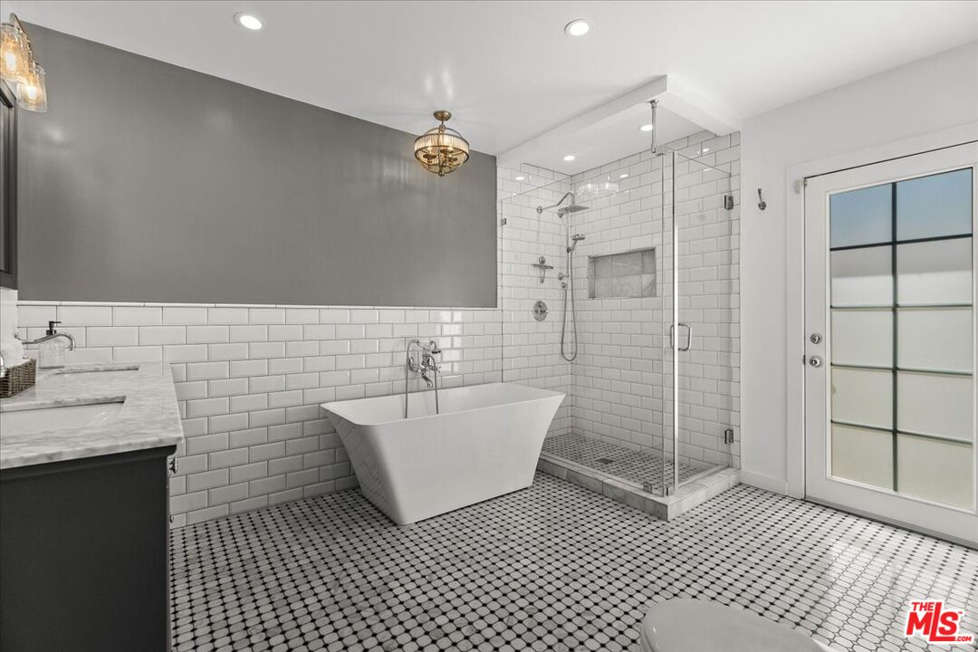 MLS #25588675 image #19