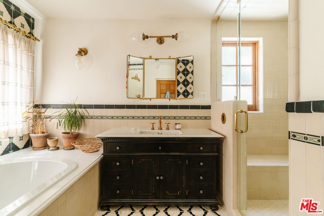 MLS #25588867 image #36