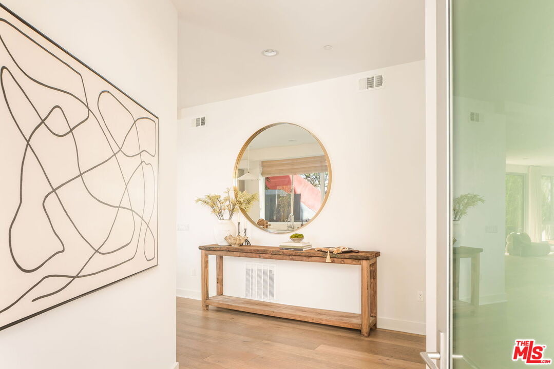 MLS #25589061 image #1