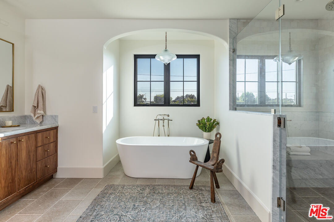 MLS #25589123 image #16