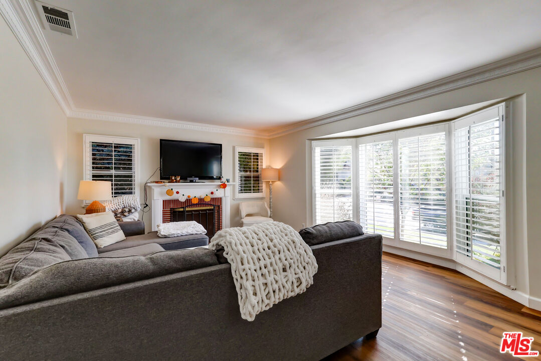 MLS #25589185 image #1