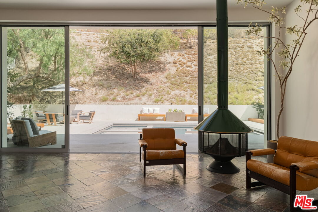 MLS #25589219 image #10