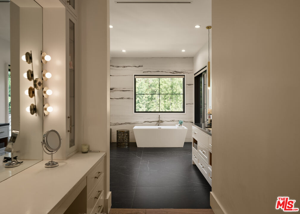 MLS #25589315 image #14