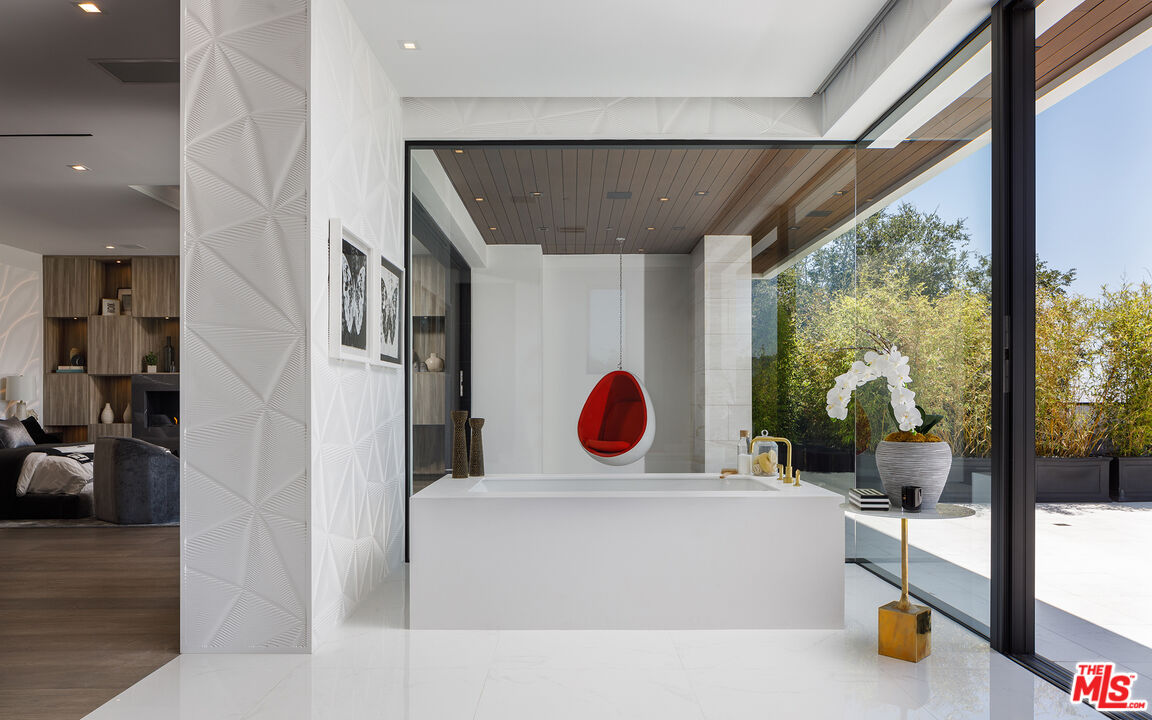 MLS #25589509 image #15