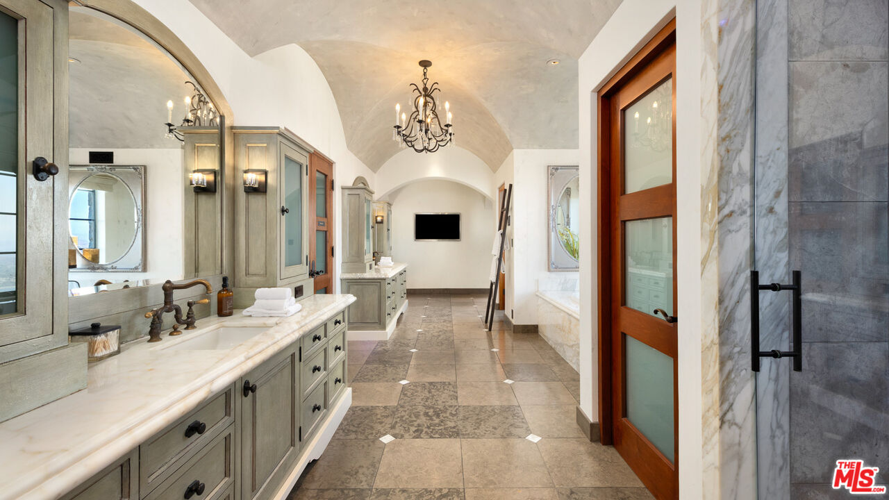 MLS #25589777 image #23