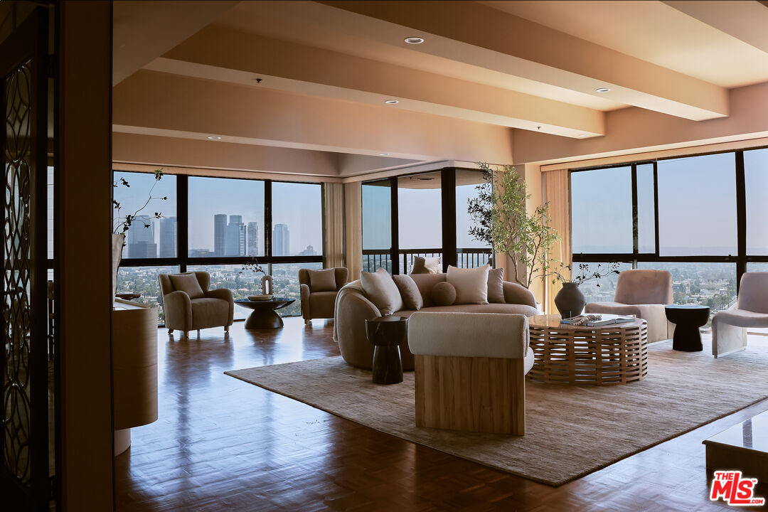 MLS #25589895 image #0