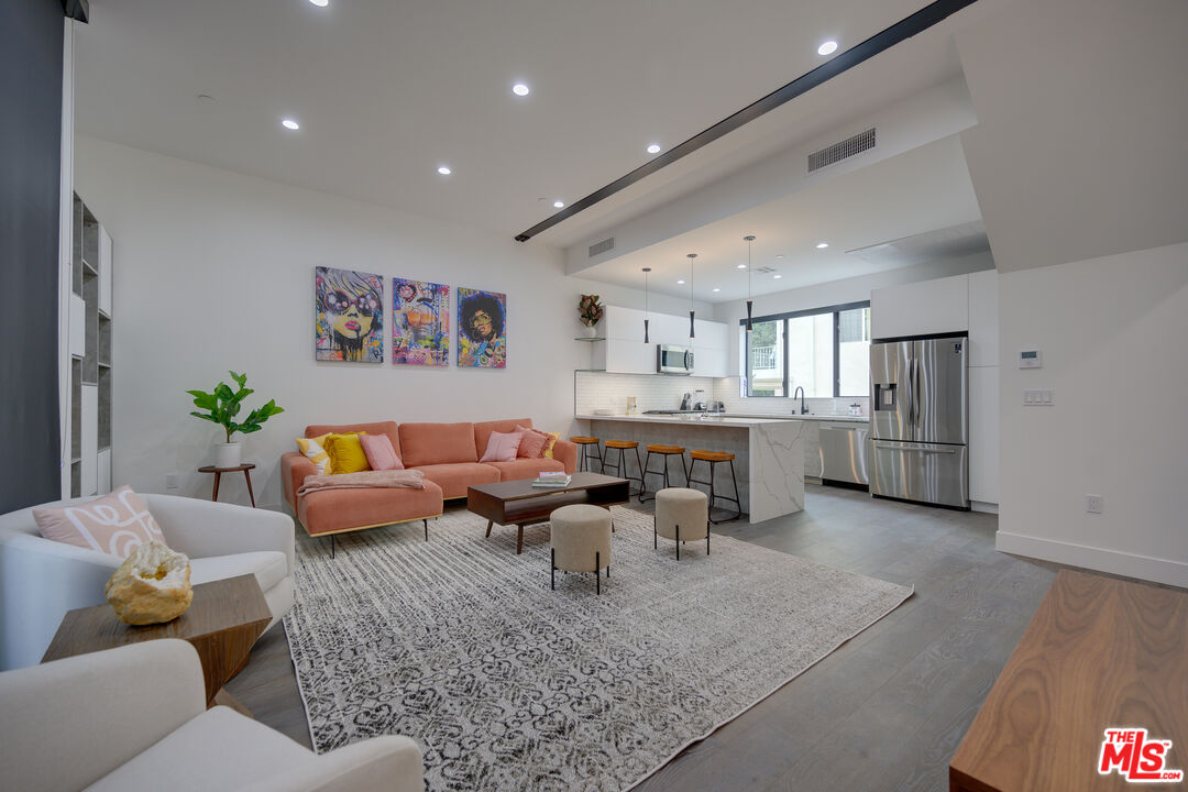 MLS #25589903 image #0