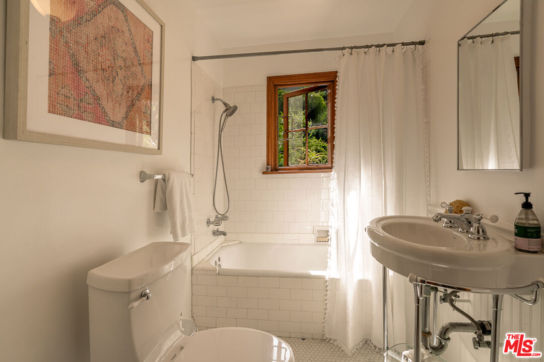 MLS #25590231 image #18