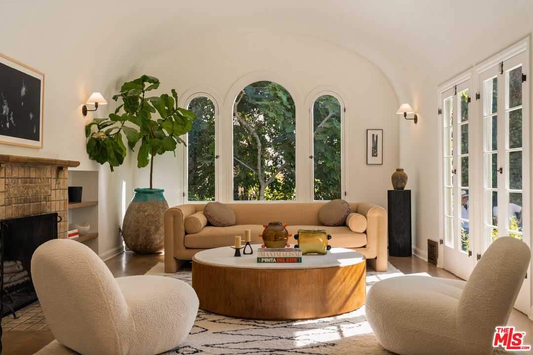 MLS #25590631 image #0