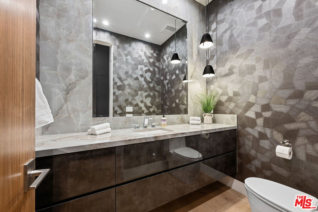 MLS #25590703 image #17