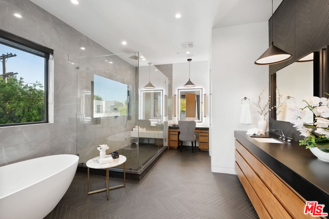 MLS #25590703 image #24