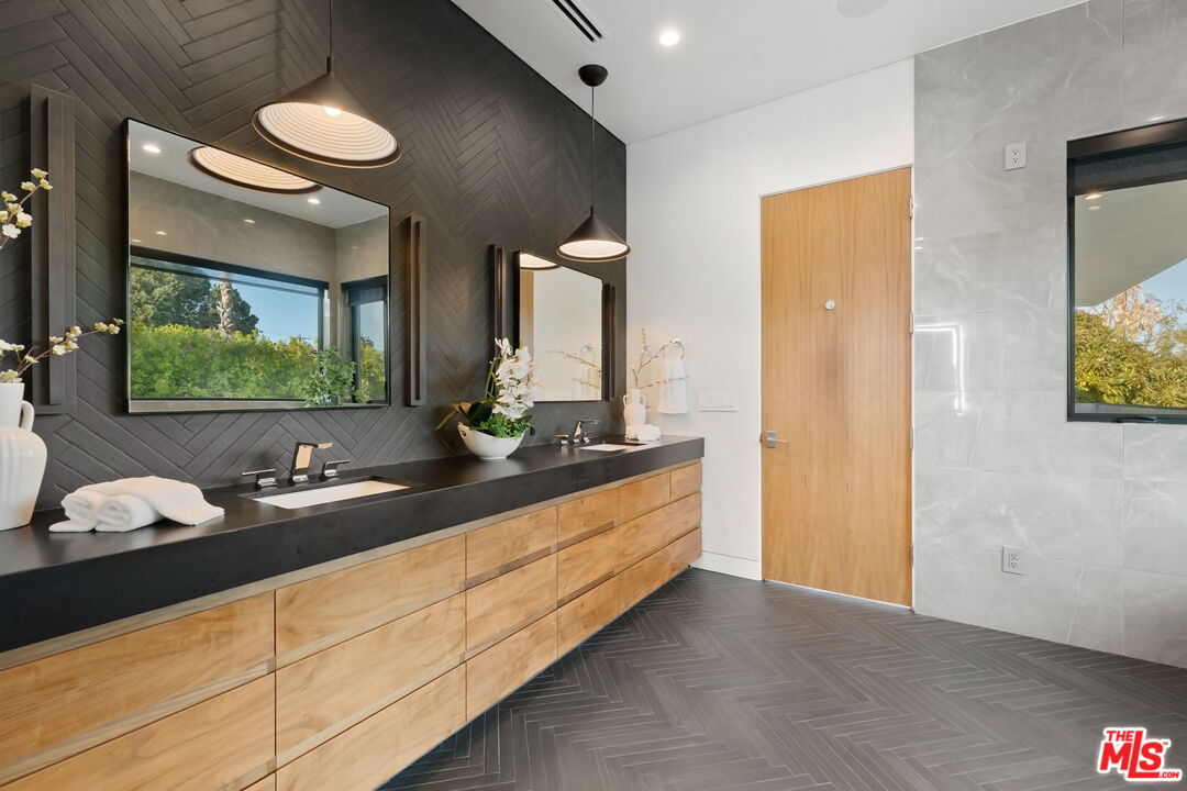 MLS #25590703 image #26