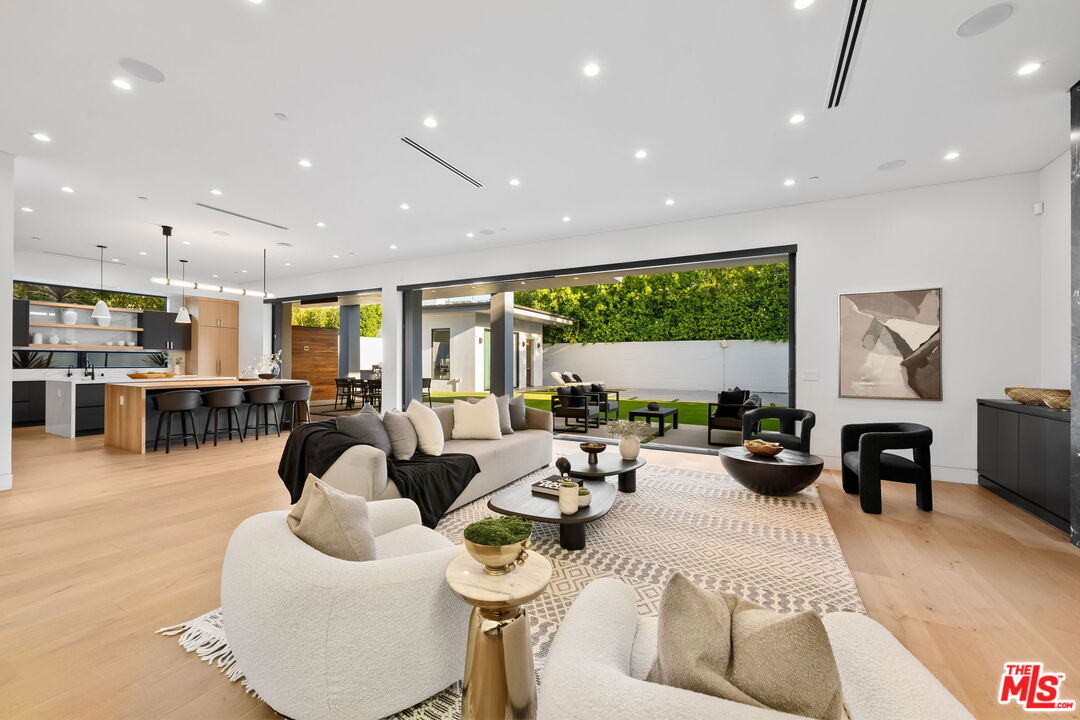 MLS #25590703 image #2