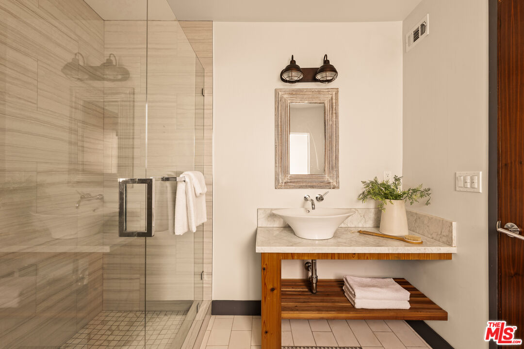 MLS #25590849 image #23