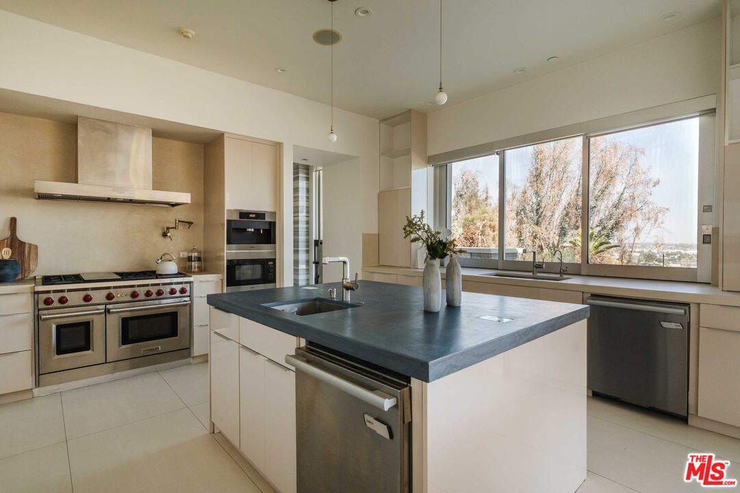 MLS #25591219 image #10