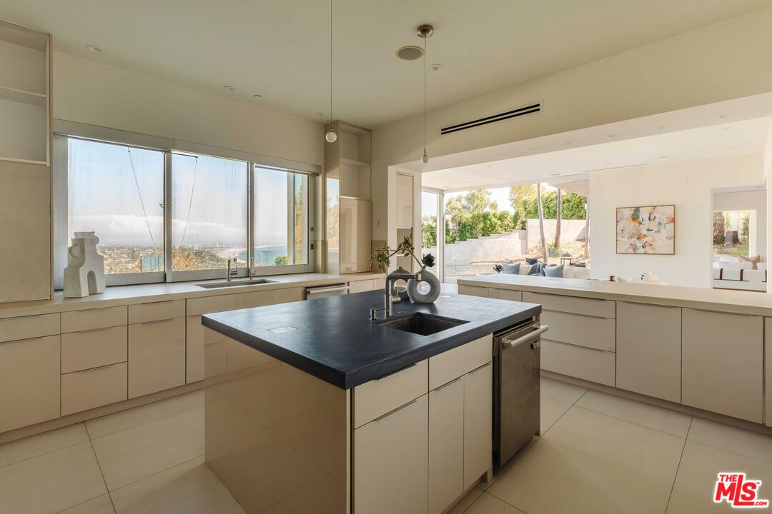 MLS #25591219 image #11