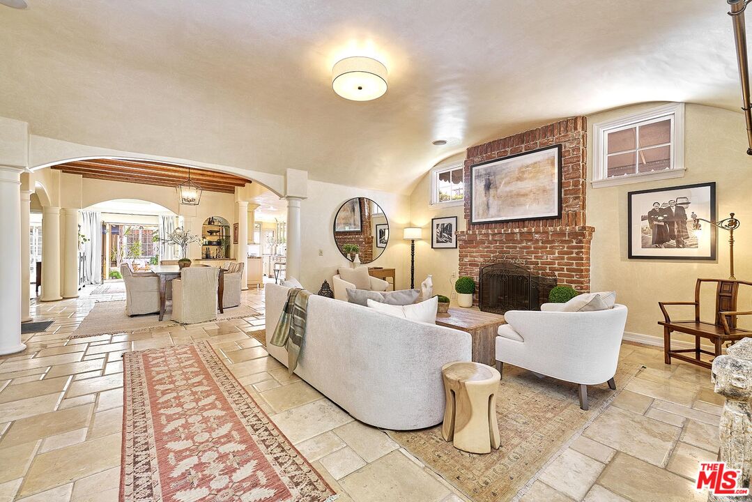 MLS #25591593 image #1