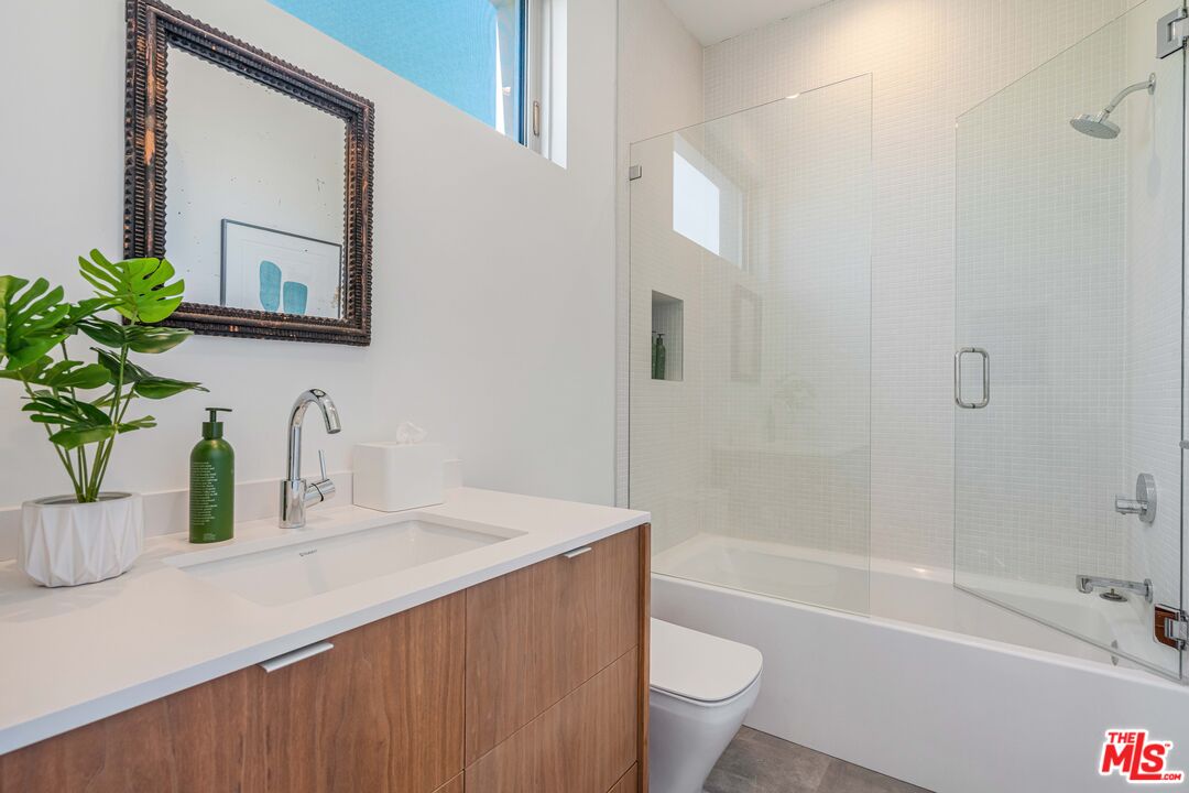 MLS #25591615 image #33