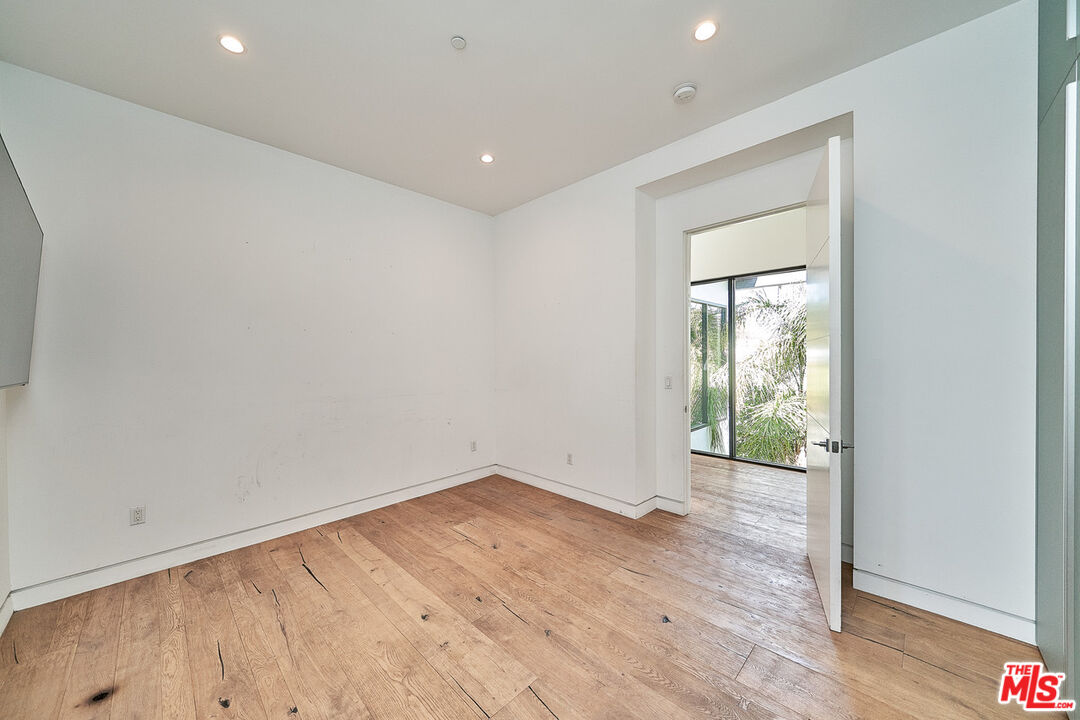 MLS #25591719 image #16