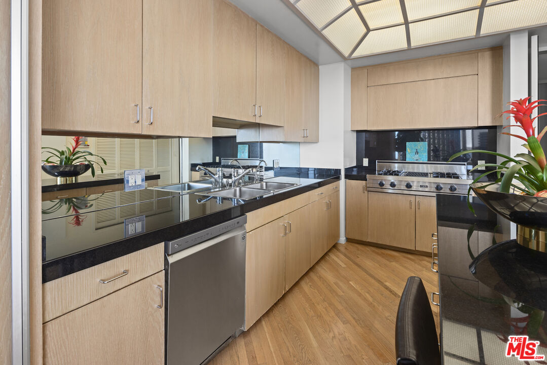 MLS #25591761 image #16