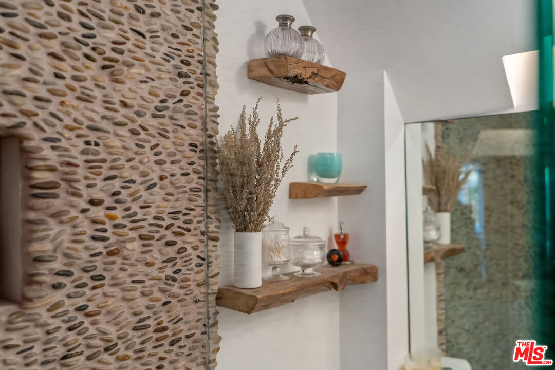 MLS #25592369 image #13