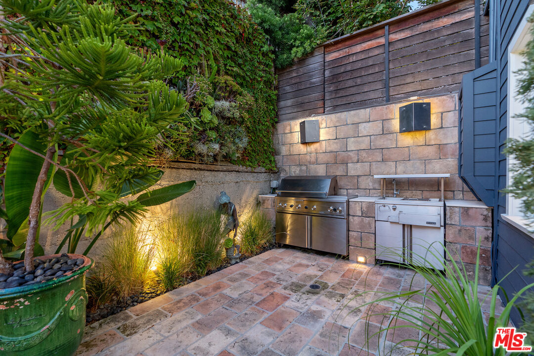 MLS #25592369 image #23