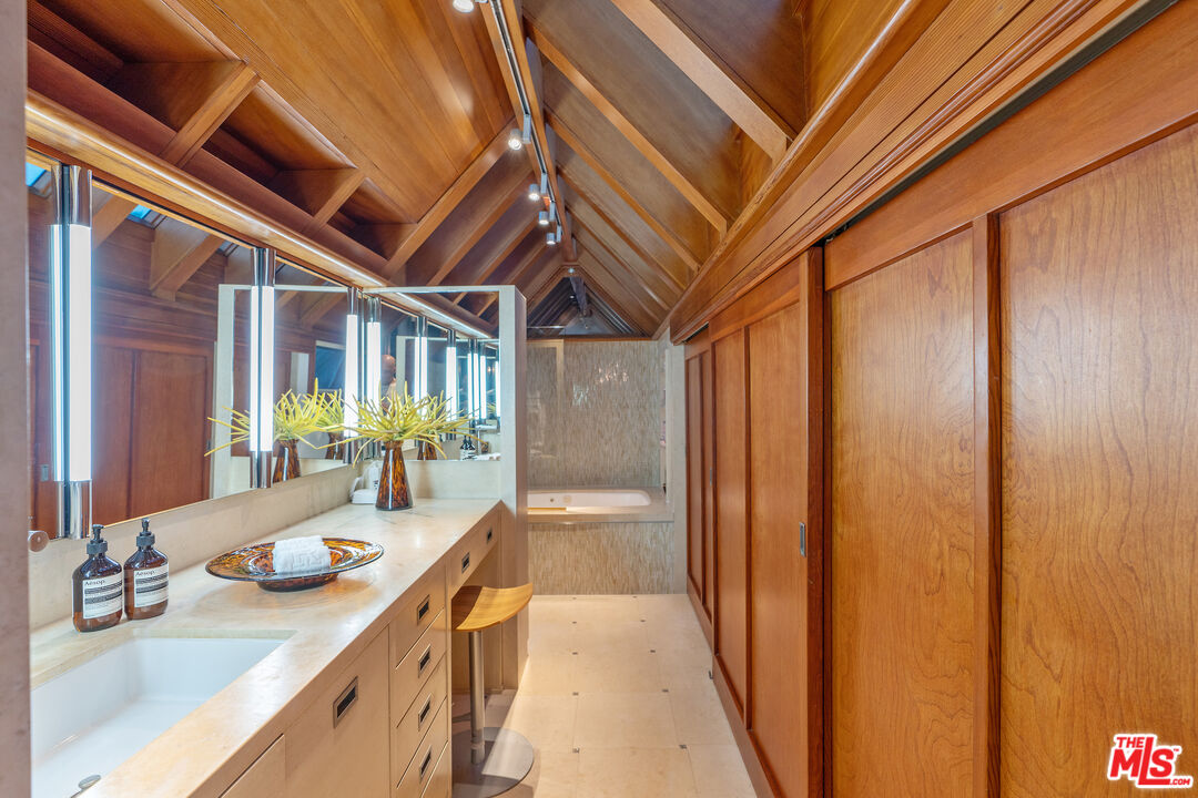 MLS #25592369 image #32