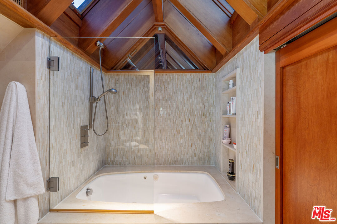 MLS #25592369 image #33