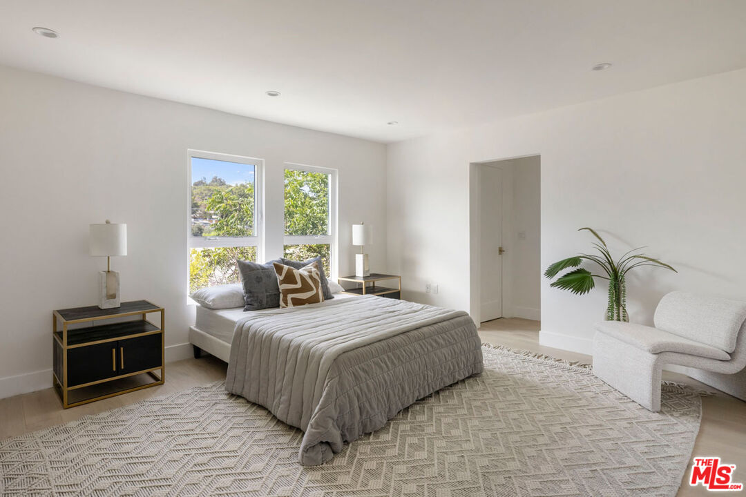 MLS #25592541 image #16