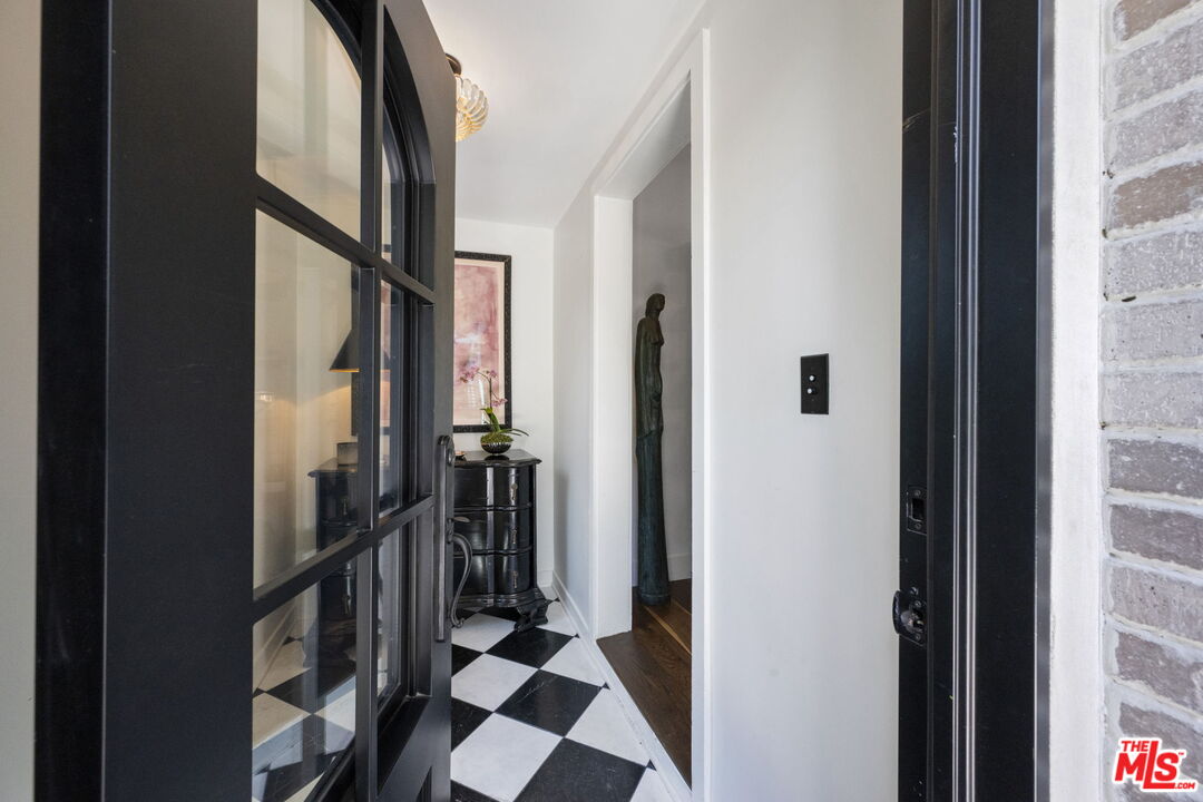 MLS #25592547 image #2