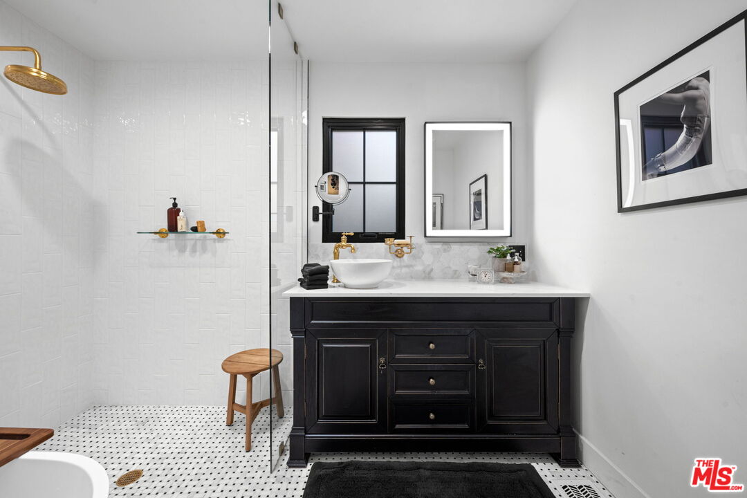 MLS #25592547 image #29