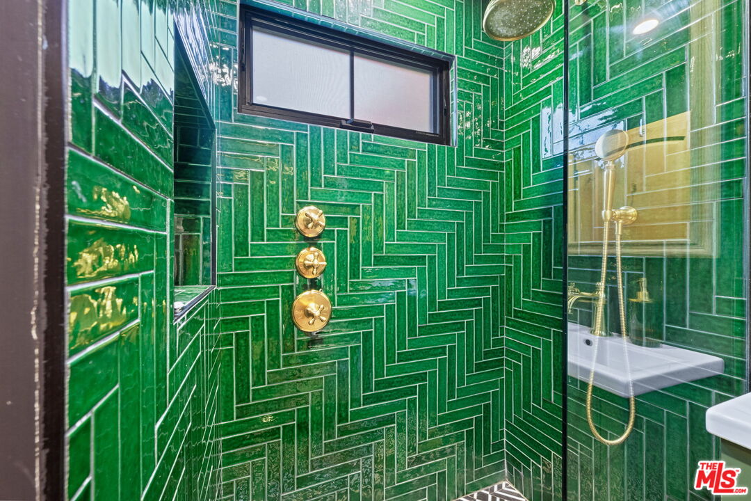 MLS #25592547 image #36