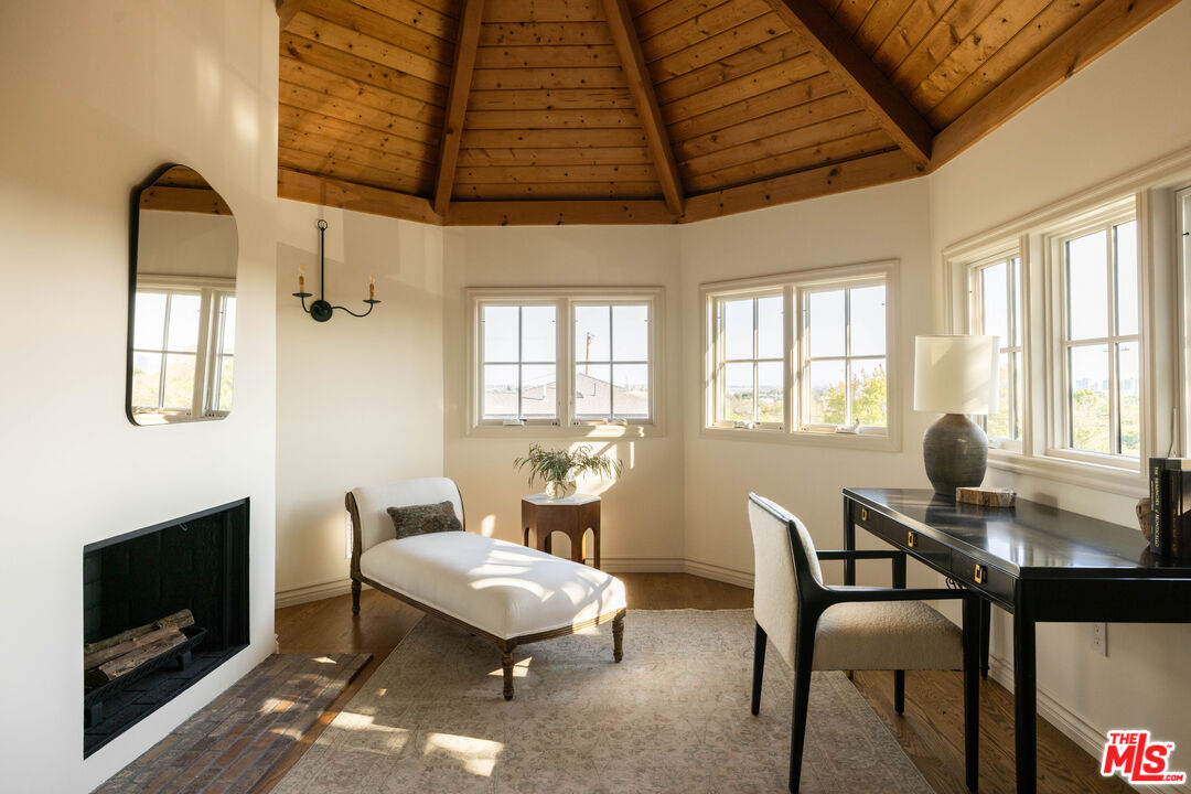 MLS #25592913 image #24