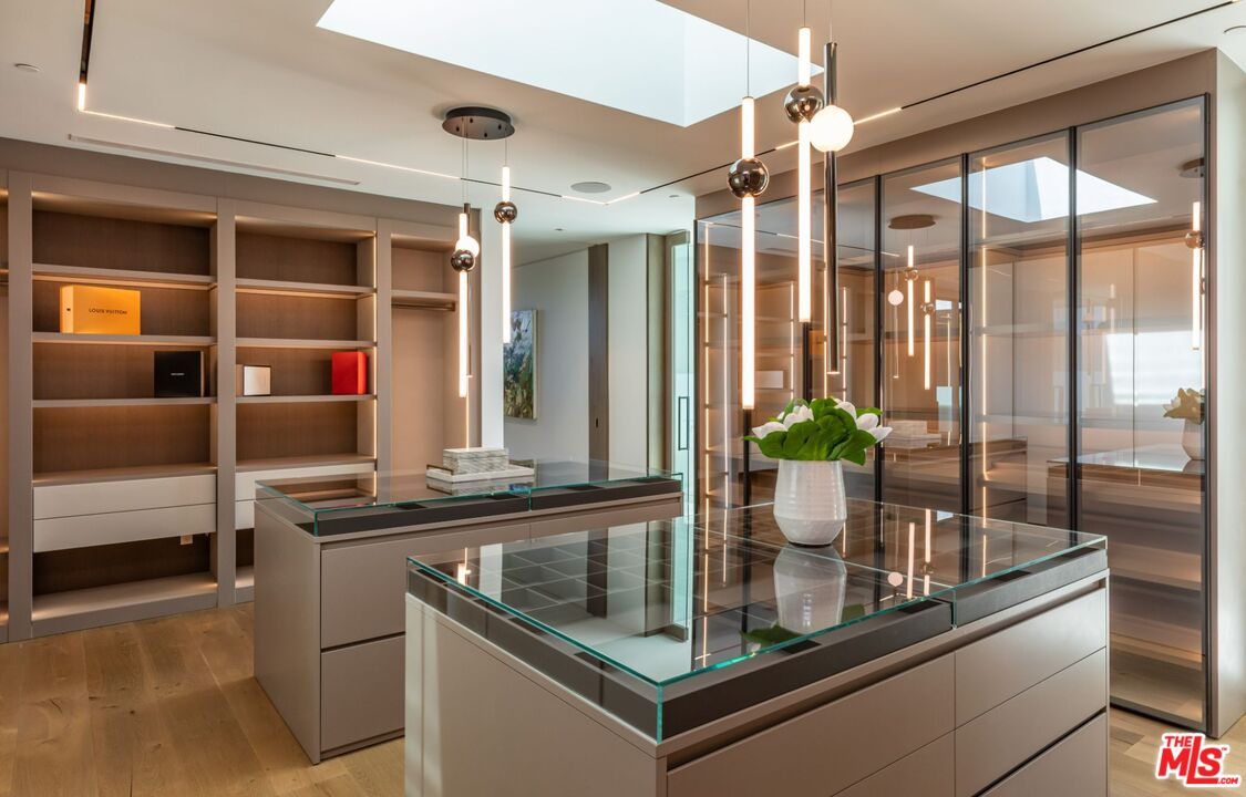 MLS #25593937 image #13