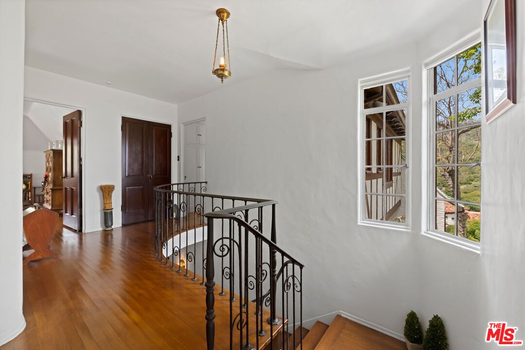 MLS #25594411 image #16