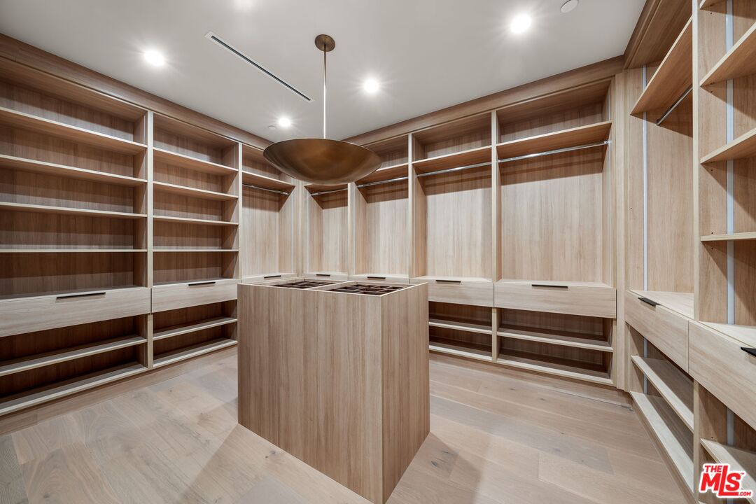 MLS #25594513 image #24