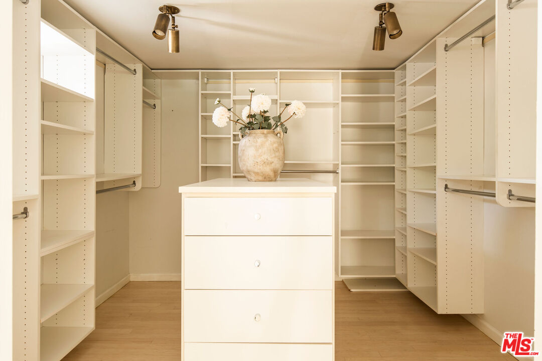 MLS #25594793 image #33