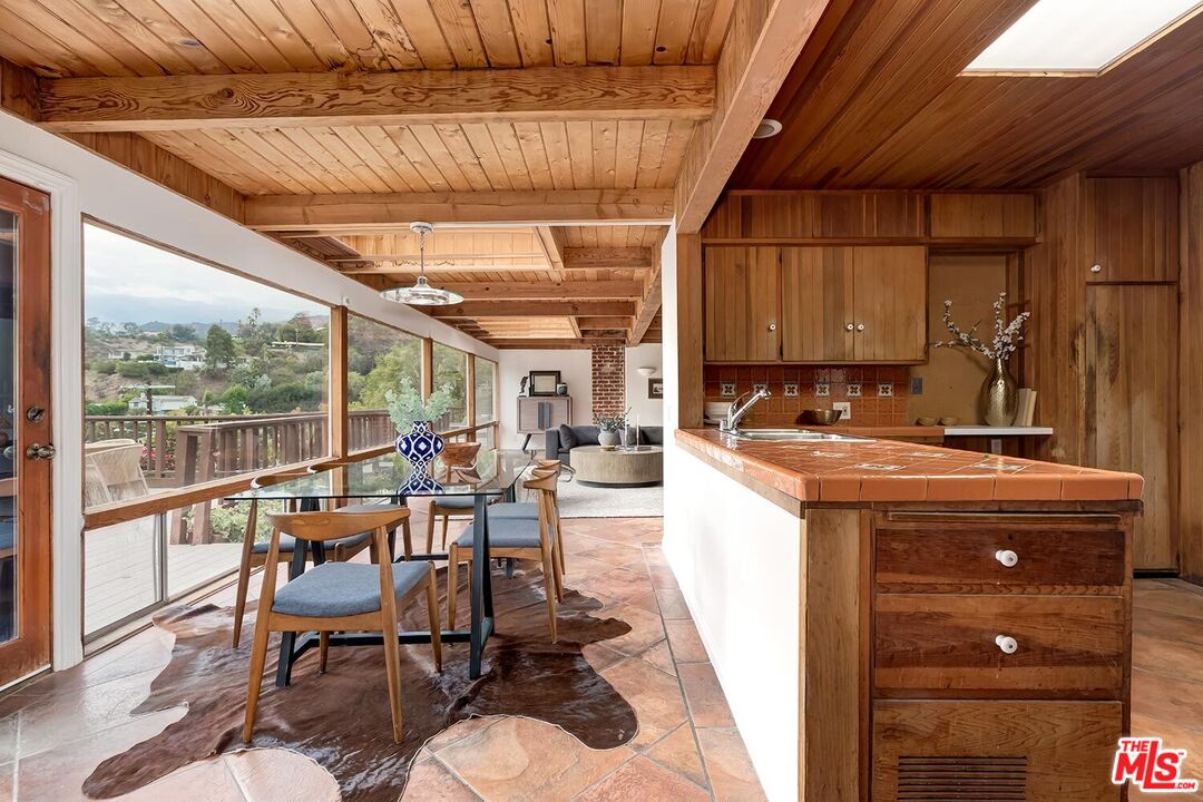 MLS #25594945 image #20