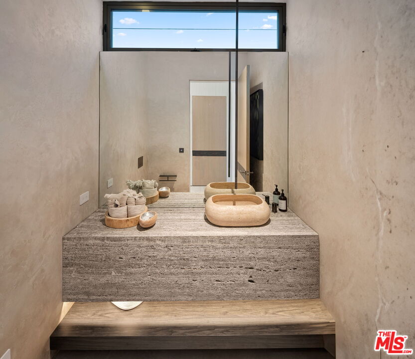 MLS #25595197 image #23