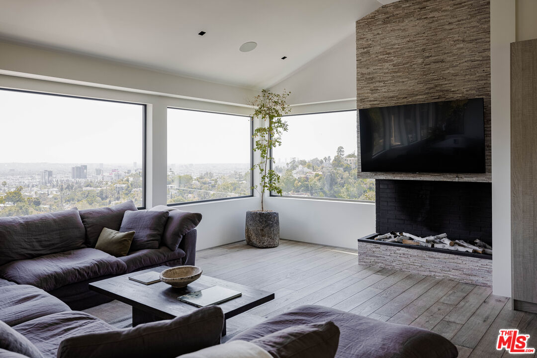 MLS #25595203 image #33