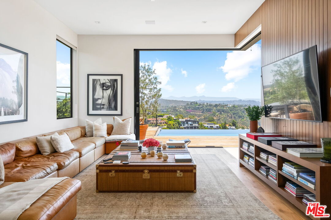 MLS #25595217 image #16