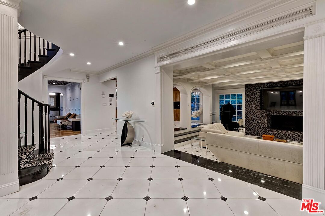 MLS #25595603 image #12