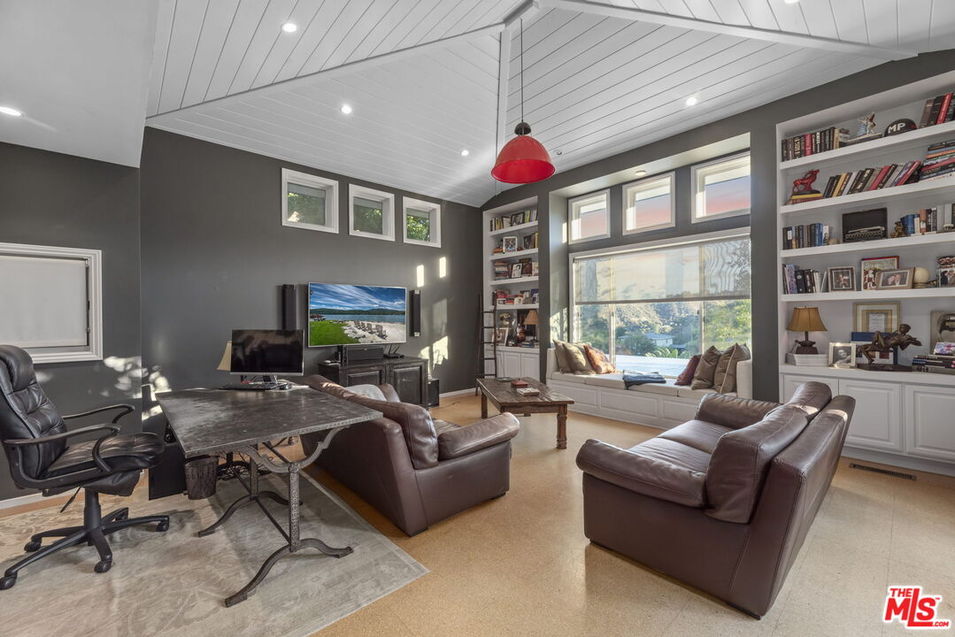 MLS #25595723 image #10