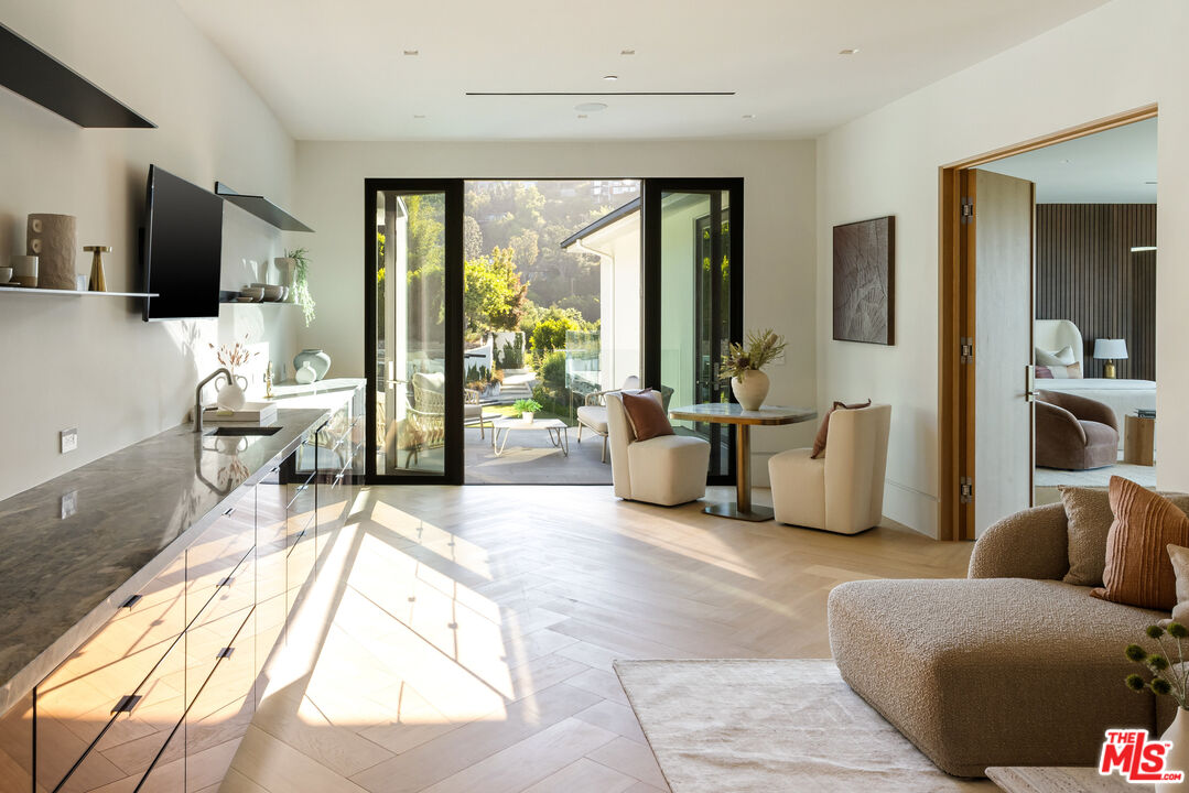 MLS #25595863 image #15